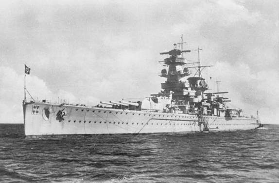 O cruzador alemão Graf Spee, orgulho da marinha nazista, antes do início da 2a Guerra Mundial